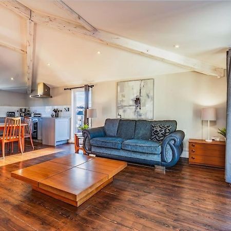 Smart-Home In Original Victorian Building Бристол Екстериор снимка