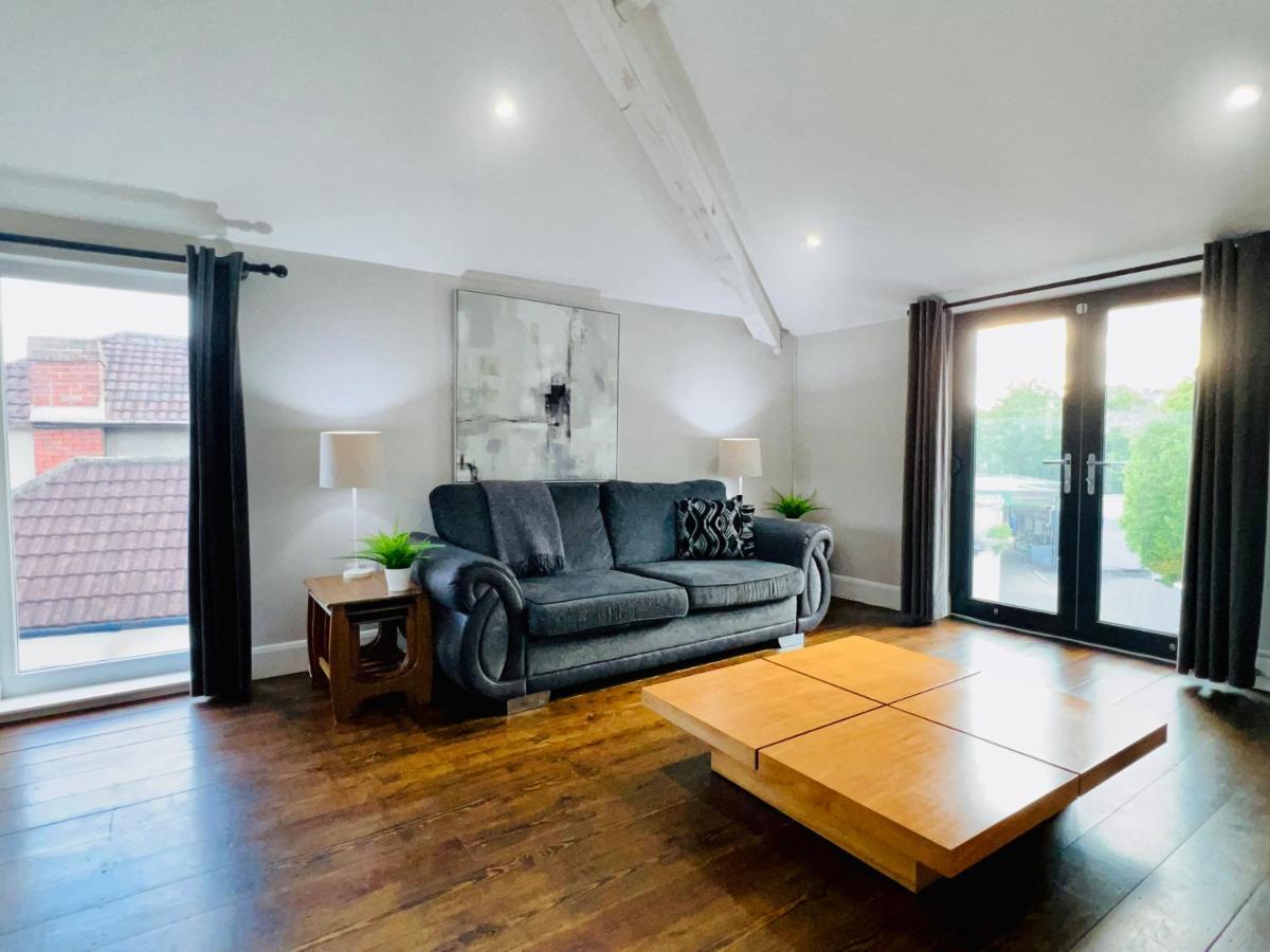 Smart-Home In Original Victorian Building Бристол Екстериор снимка