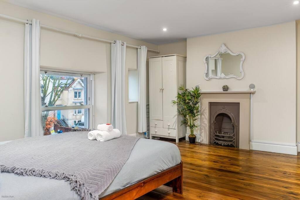 Smart-Home In Original Victorian Building Бристол Екстериор снимка