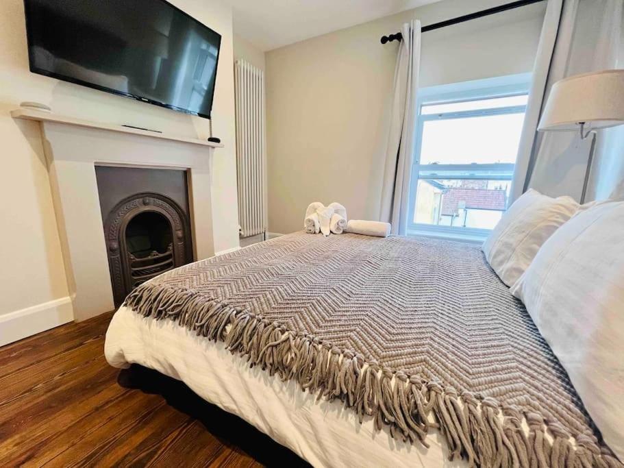 Smart-Home In Original Victorian Building Бристол Екстериор снимка