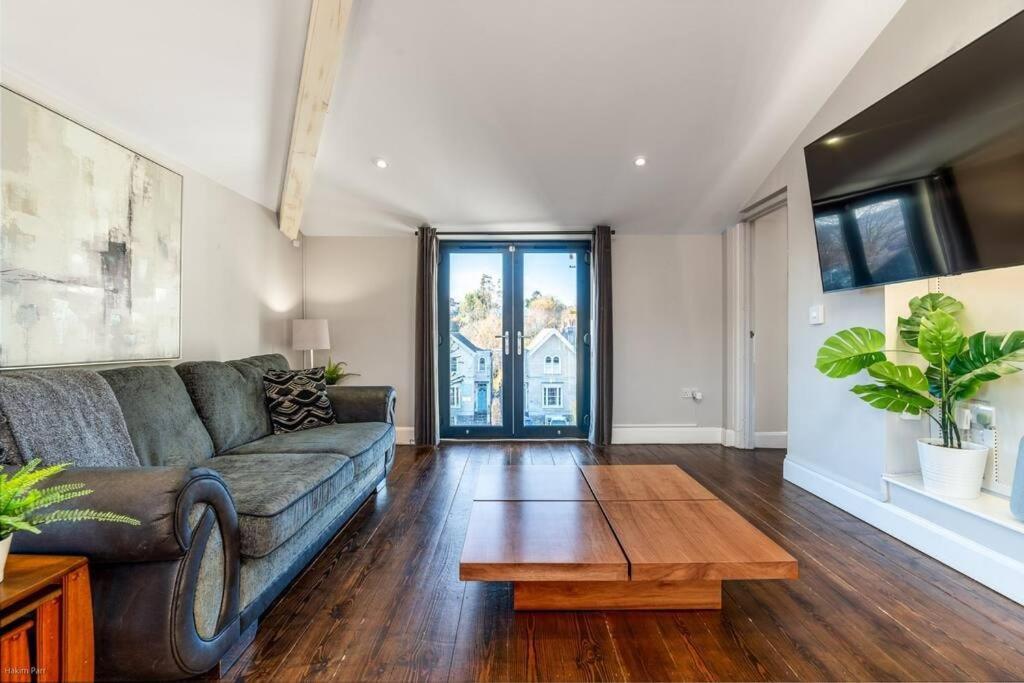 Smart-Home In Original Victorian Building Бристол Екстериор снимка