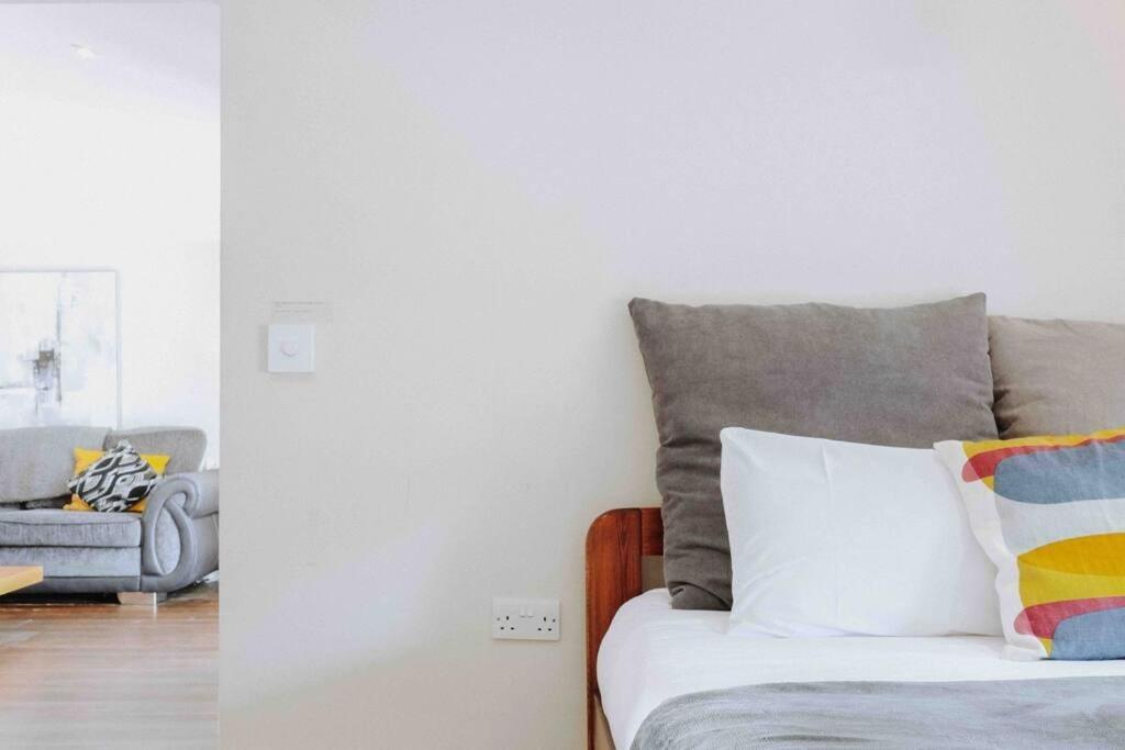 Smart-Home In Original Victorian Building Бристол Екстериор снимка
