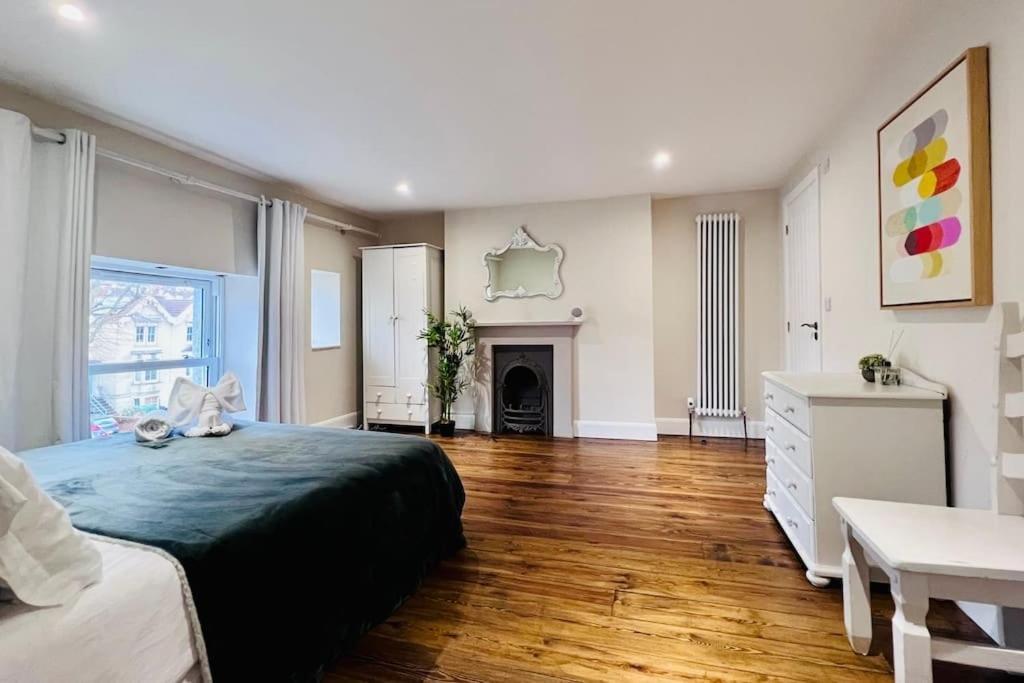Smart-Home In Original Victorian Building Бристол Екстериор снимка