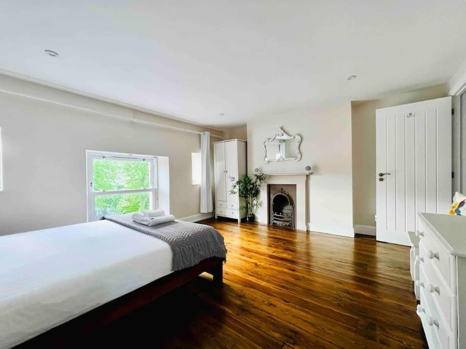 Smart-Home In Original Victorian Building Бристол Екстериор снимка