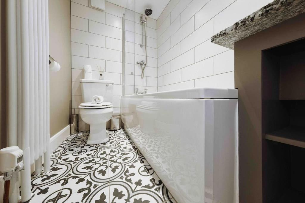 Smart-Home In Original Victorian Building Бристол Екстериор снимка