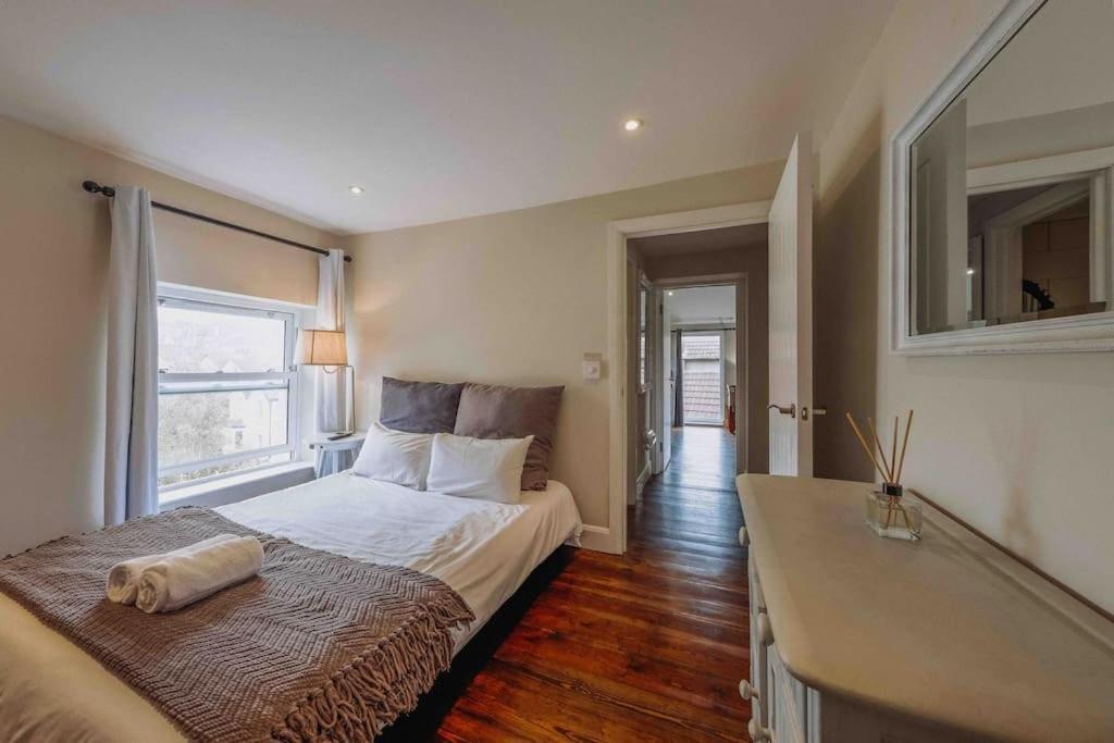 Smart-Home In Original Victorian Building Бристол Екстериор снимка