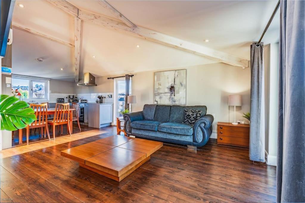 Smart-Home In Original Victorian Building Бристол Екстериор снимка